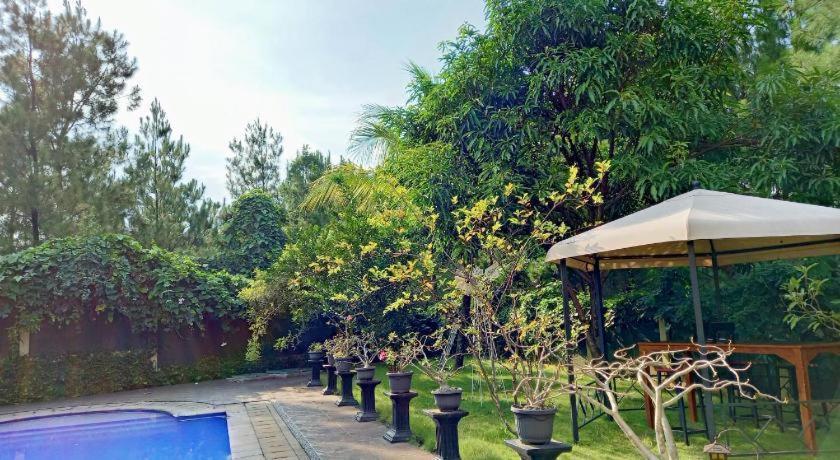 Villa Gathering Yuni Syahla Citaringgul Exterior photo