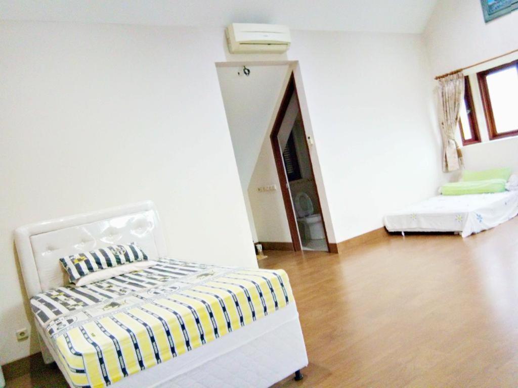 Villa Gathering Yuni Syahla Citaringgul Exterior photo