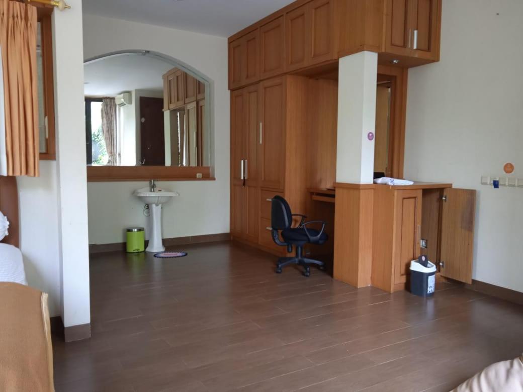 Villa Gathering Yuni Syahla Citaringgul Exterior photo