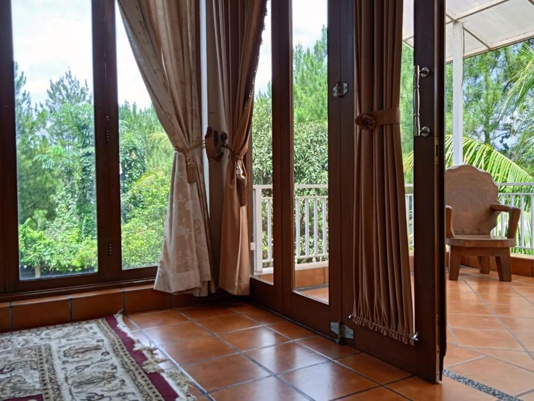 Villa Gathering Yuni Syahla Citaringgul Exterior photo