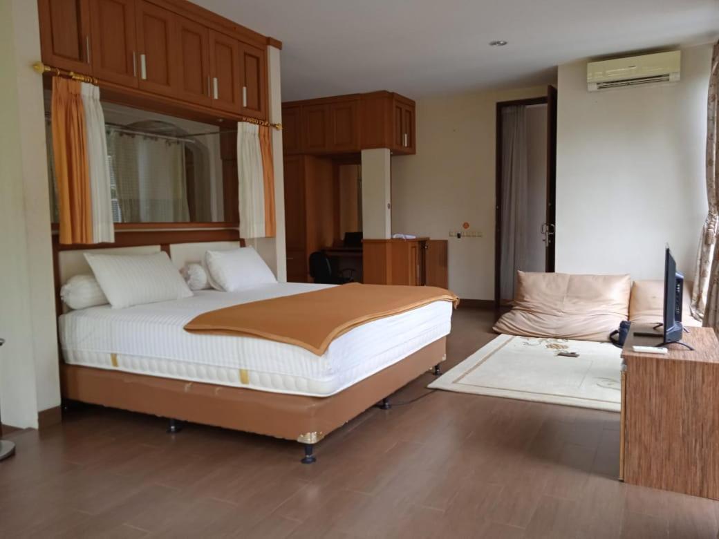 Villa Gathering Yuni Syahla Citaringgul Exterior photo