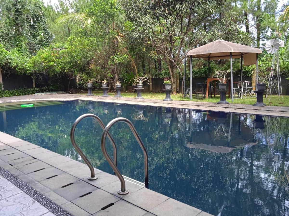 Villa Gathering Yuni Syahla Citaringgul Exterior photo