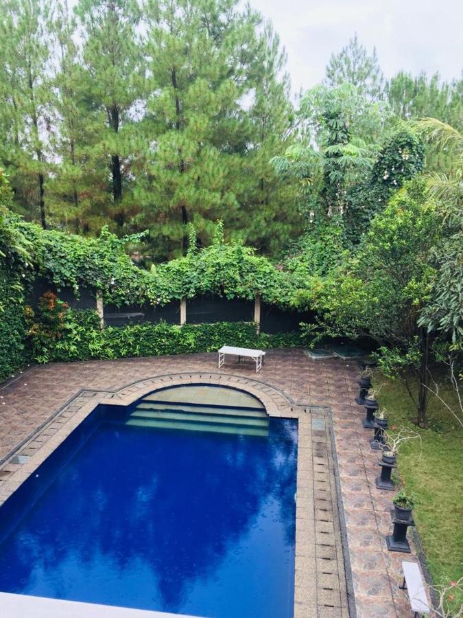 Villa Gathering Yuni Syahla Citaringgul Exterior photo
