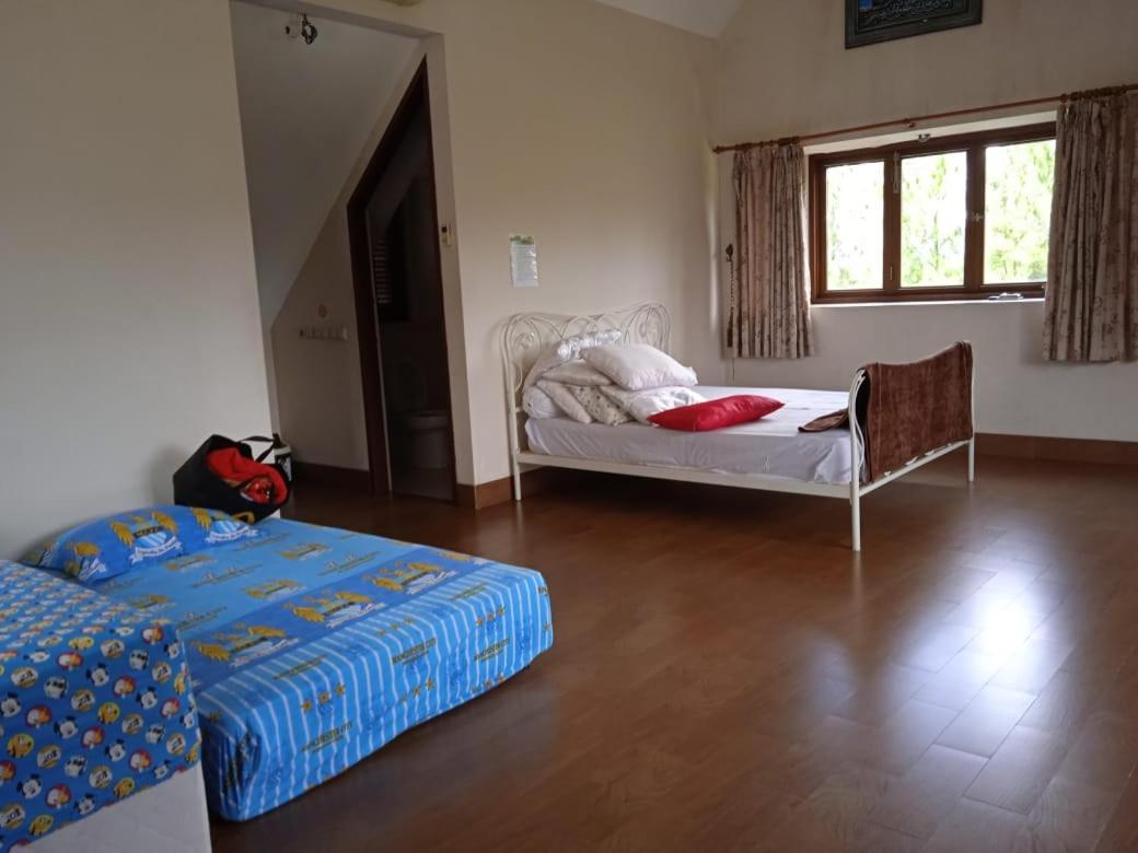 Villa Gathering Yuni Syahla Citaringgul Exterior photo