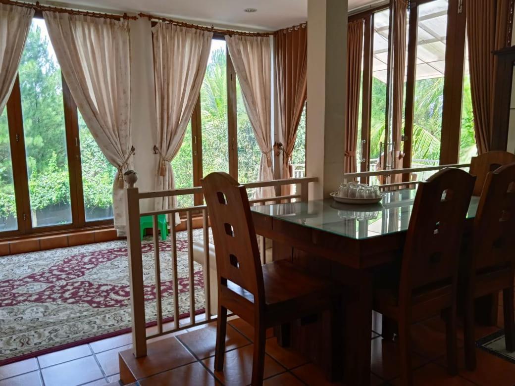 Villa Gathering Yuni Syahla Citaringgul Exterior photo